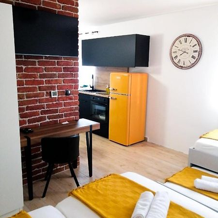 Evita Studio Apartment Karlovac Eksteriør billede