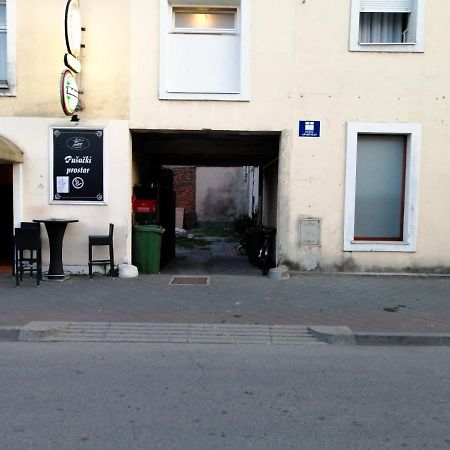 Evita Studio Apartment Karlovac Eksteriør billede
