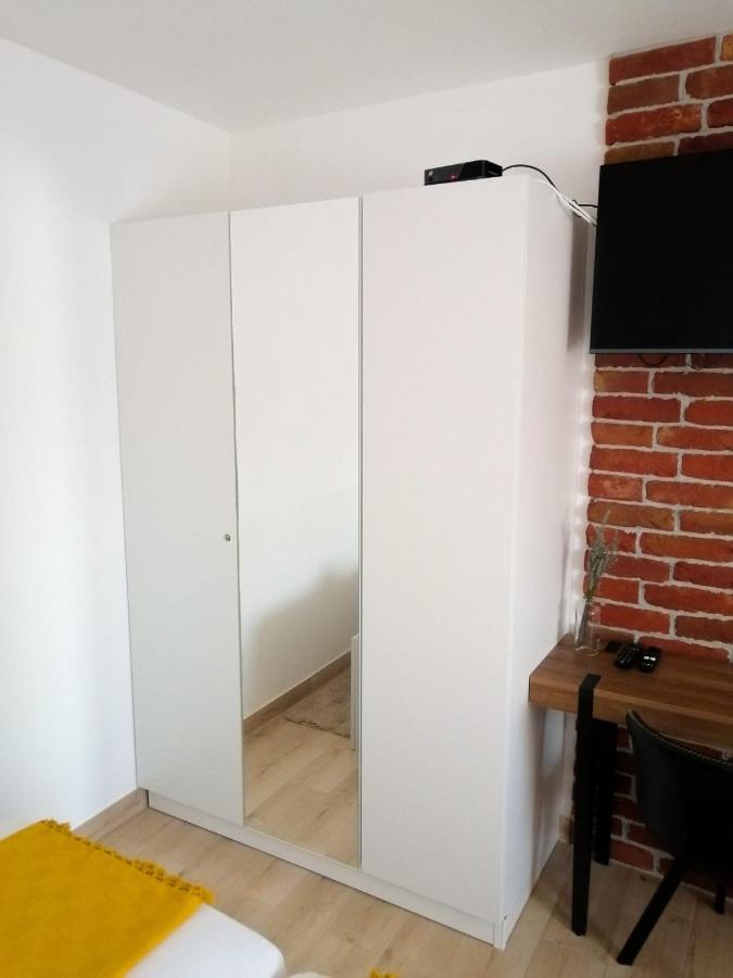 Evita Studio Apartment Karlovac Eksteriør billede