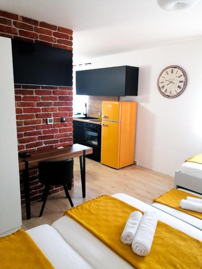 Evita Studio Apartment Karlovac Eksteriør billede
