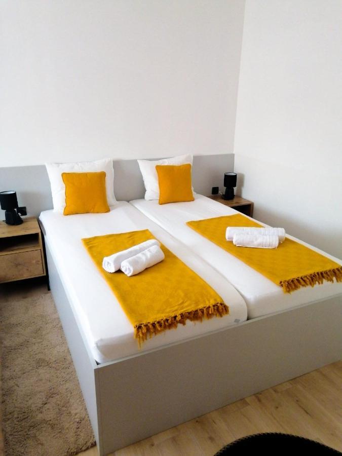 Evita Studio Apartment Karlovac Eksteriør billede