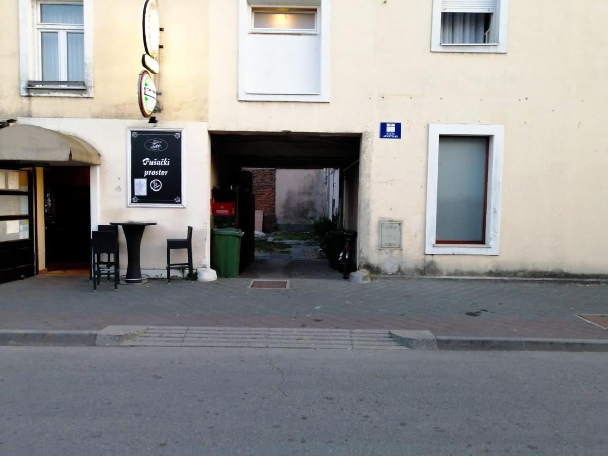 Evita Studio Apartment Karlovac Eksteriør billede