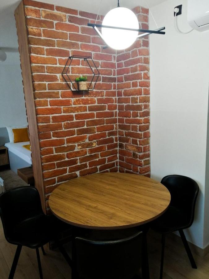 Evita Studio Apartment Karlovac Eksteriør billede